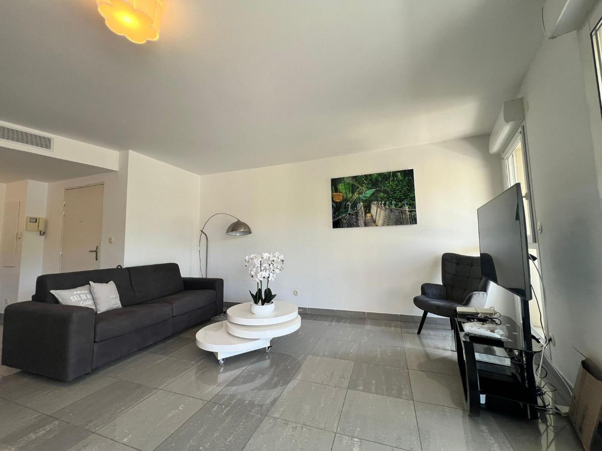 Grand T3 Neuf Proche Port/centre Appartement *