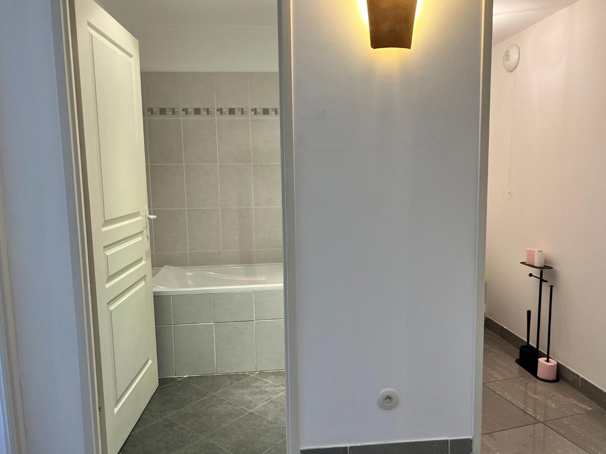 Grand T3 Neuf Proche Port/centre Appartement *