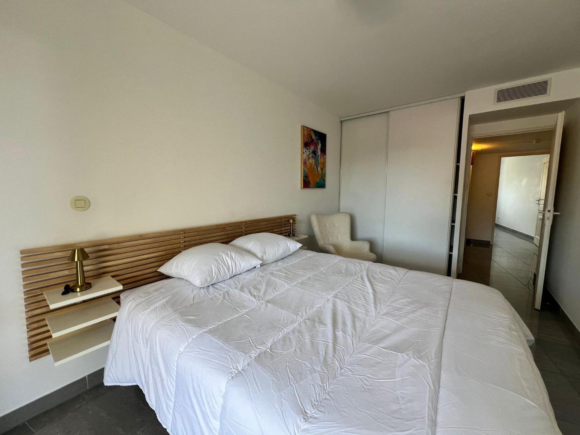 Grand T3 Neuf Proche Port/centre *
